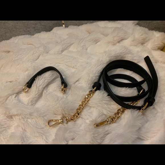 Mini Michael Kors Black Leather Purse - Crossbody - Picture 14 of 17